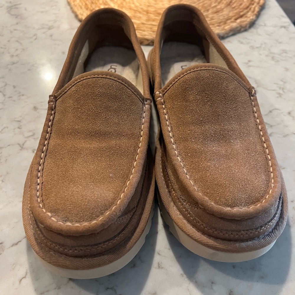 UGG Dex slipper.